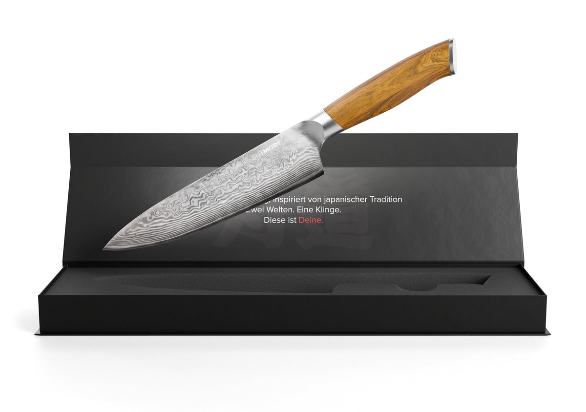 CUTMORE Damastmesser in der geöffneten Magnet-Geschenkbox