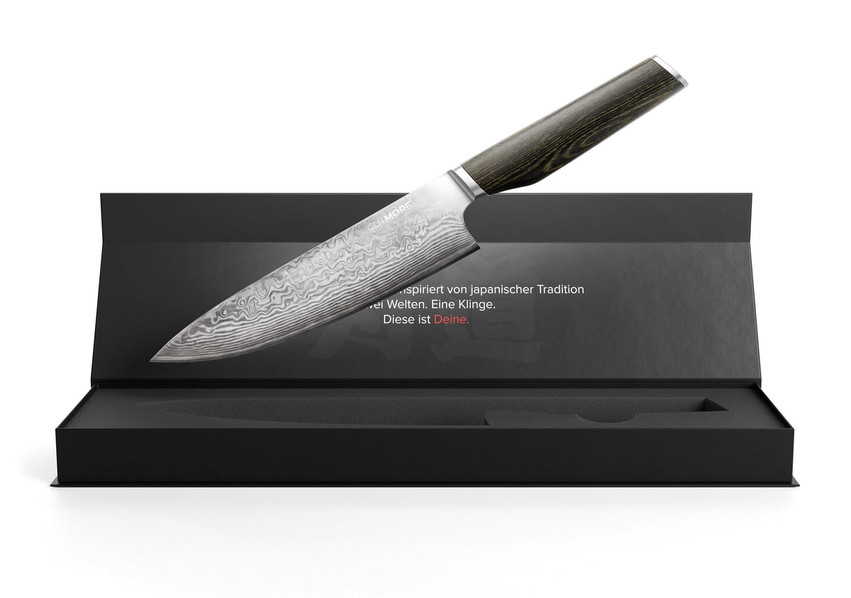 CUTMORE Damastmesser in der geöffneten Magnet-Geschenkbox
